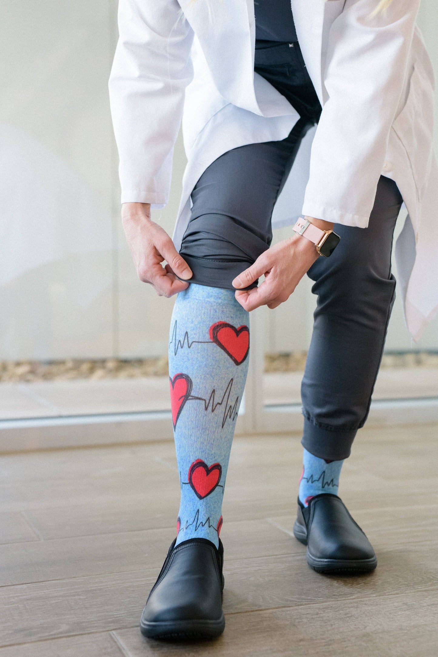 White OTC Compression Socks (Standard & Extra Wide): Standard 15-20mmhg / Standard Width / SM/MD (shoe size 7-10)